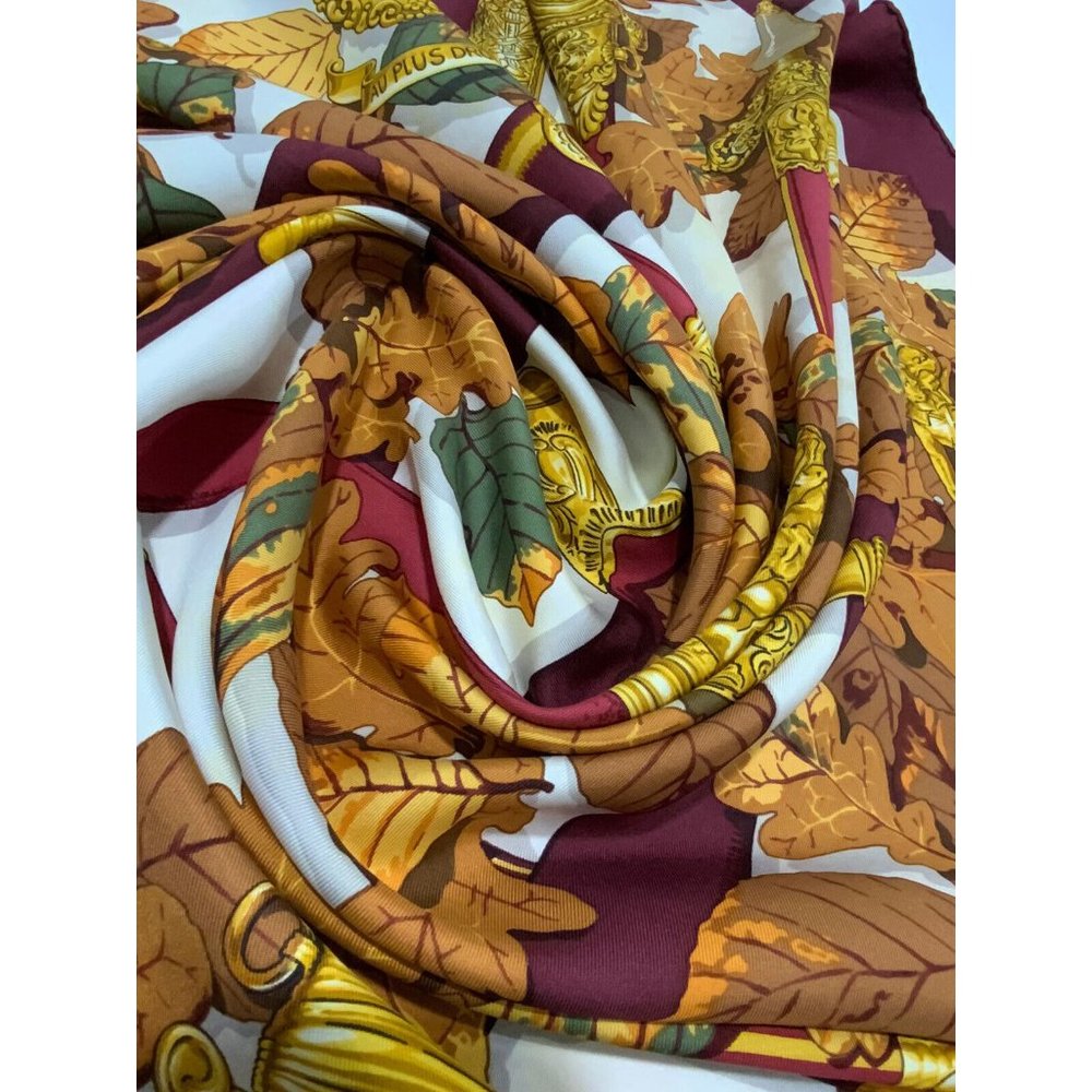HERMÈS "AU PLUS DRU" Bordeaux Silk Scarf FRANCE 35’’/ 34" GD - Picture 6 of 7